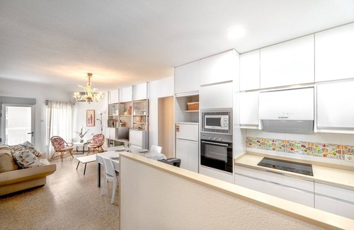 El Perello Apartment | Apartment 'View of the sea Beach 50 meters' with Terrace, A/C & Wi-Fi