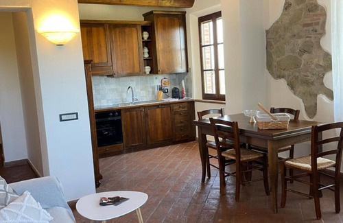 Torrita di Siena Apartment | Apartment 'Villa Tiberini 5' with Lake View, Shared Pool and Wi-Fi