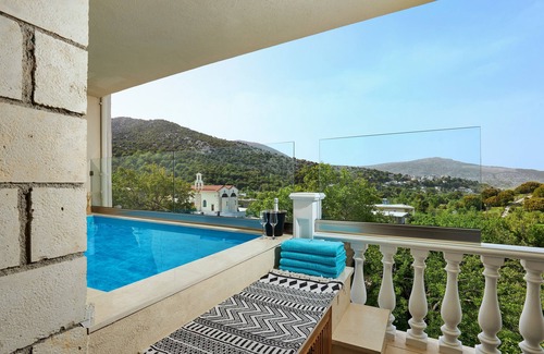 Plati Apartment | Apartment 'Villa 2' with Mountain View, Balcony and Wi-Fi