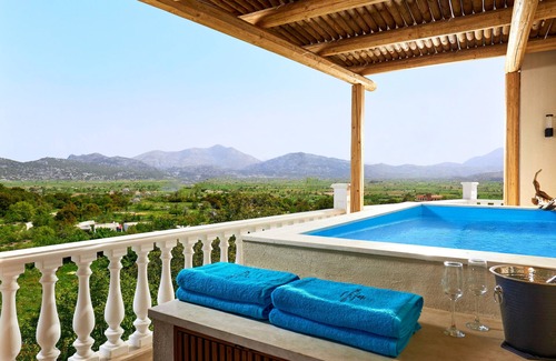 Plati Apartment | Apartment 'Villa 3' with Mountain View, Balcony and Wi-Fi