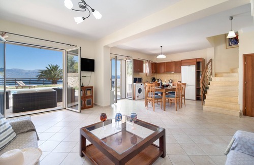 Nikiana Apartment | Apartment 'Villa Aeropi' with Sea View, Wi-Fi and Air Conditioning