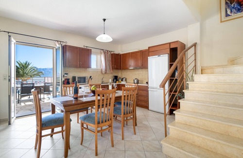 Nikiana Apartment | Apartment 'Villa Aeropi' with Sea View, Wi-Fi and Air Conditioning