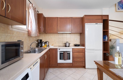 Nikiana Apartment | Apartment 'Villa Aeropi' with Sea View, Wi-Fi and Air Conditioning