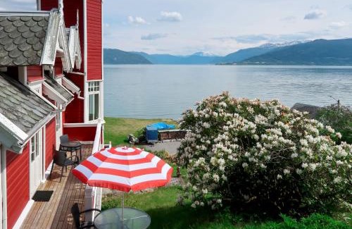 Balestrand Apartment | Apartment Villa Lorna by Interhome