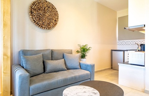 Almiros Beach Apartment | Apartment 'Villa Maria 2' with Sea View, Wi-Fi and Air Conditioning