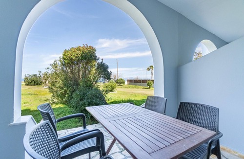 Almiros Beach Apartment | Apartment 'Villa Maria' with Sea View, Wi-Fi and Air Conditioning