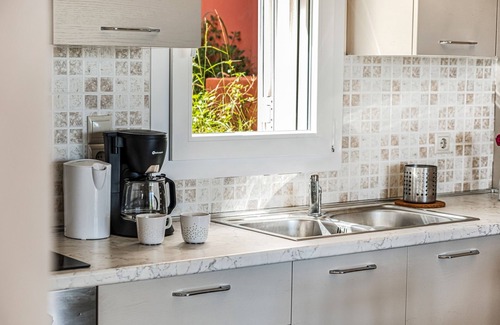 Drimonas Apartment | Apartment 'Villa Odysseus' with Sea View, Wi-Fi and Air Conditioning