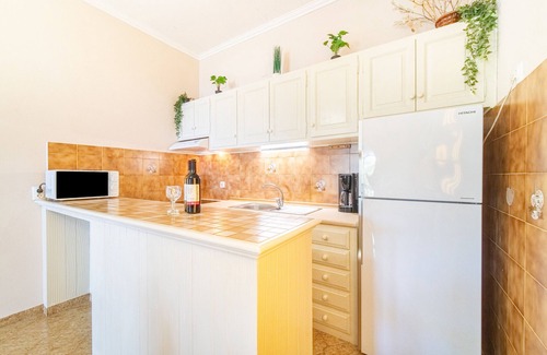 Agios Spyridon Corfu Apartment | Apartment 'Villa Olive Grove and Sea View' with Sea View, Wi-Fi and Air Conditioning