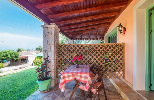 Messonghi Apartment | Apartment 'Villa Pepy Studio 1' close to the Beach with Garden & Wi-Fi