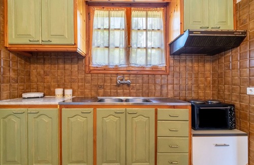 Kato Korakiana Apartment | Apartment 'Villa Prima ' with Sea View, Shared Terrace and Wi-Fi