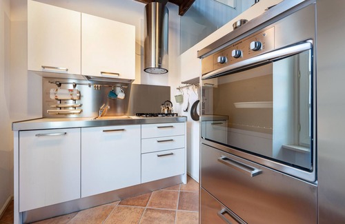 Gargnano Apartment | Apartment 'Villa Rosa Flat' with Sea View, Shared Garden and Wi-Fi