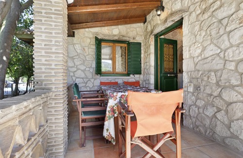 Limni Keri Apartment | Apartment 'Villa Tramonto' with Shared Pool, Balcony and Wi-Fi