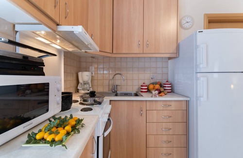 Drimonas Apartment | Apartment "Villa Votistis A2" with Mountain View, Garden & Wi-Fi