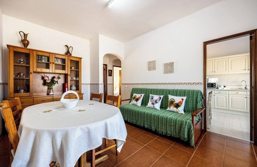 Burgau Apartment | Apartment Villas Brites nº1 with Shared Pool, Shared Garden, Terrace & Wi-Fi