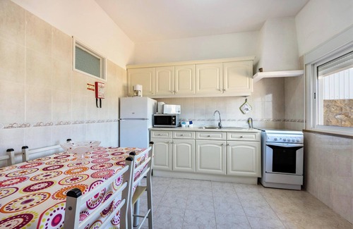 Burgau Apartment | Apartment Villas Brites nº1 with Shared Pool, Shared Garden, Terrace & Wi-Fi