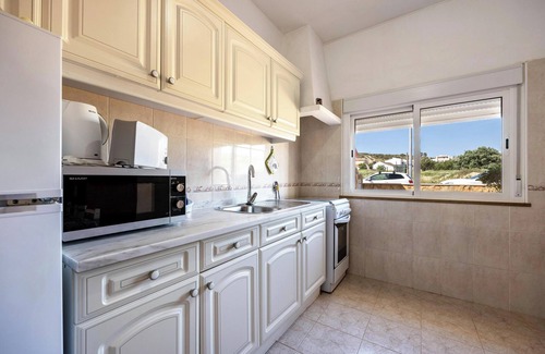 Burgau Apartment | Apartment Villas Brites nº1 with Shared Pool, Shared Garden, Terrace & Wi-Fi