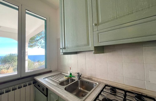 Spotorno Apartment | Apartment "Villetta My Sea" with Sea View and Wi-Fi