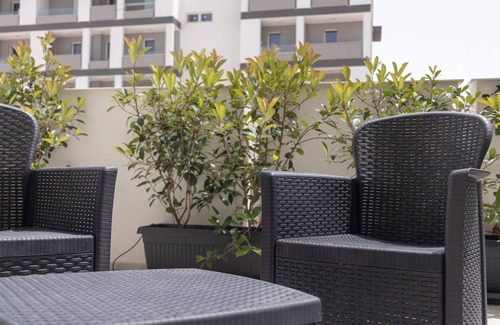 Municipio 2 Apartment | Apartment 'Vincotto's Home Garden' with Private Terrace, Wi-Fi and Air Conditioning