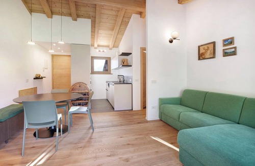 Valdidentro Apartment | Apartment "Violet a due passi da Bormio" with Mountain View, Private Balcony & Wi-Fi
