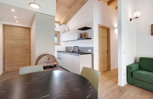 Valdidentro Apartment | Apartment "Violet a due passi da Bormio" with Mountain View, Private Balcony & Wi-Fi