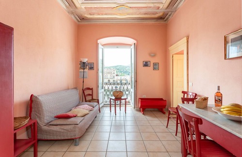 Bosa Historic Centre Apartment | Apartment 'Vista Sul Fiume' with Lake View, Wi-Fi and Air Conditioning