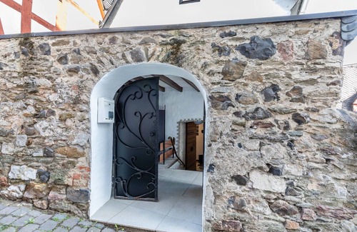 Limburg an der Lahn Apartment | Apartment 'Werner-Senger-Haus Oben' with Shared Terrace and Wi-Fi