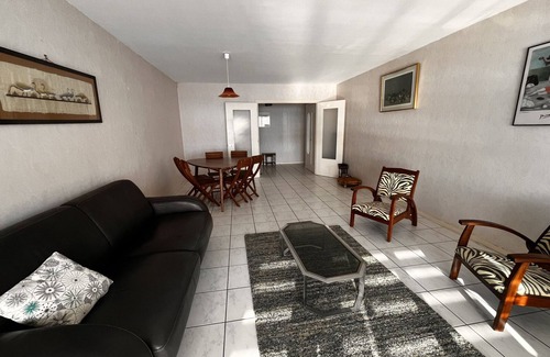 Les Sables d'Olonne Apartment | Apartment with canal view, garage and wifi