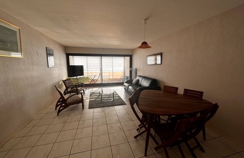 Les Sables d'Olonne Apartment | Apartment with canal view, garage and wifi