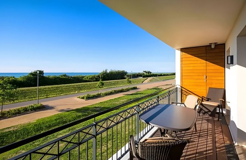 Boergerende-Rethwisch Apartment | Apartment 'Waterkant 180 Grad' with Sea View, Private Terrace and Wi-Fi
