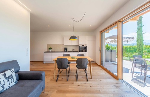 St. Pauls Apartment | Apartment 'Weinangerhof Olivenbaum' with Mountain View, Shared Pool and Wi-Fi