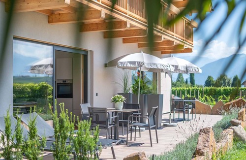 St. Pauls Apartment | Apartment 'Weinangerhof Olivenbaum' with Mountain View, Shared Pool and Wi-Fi