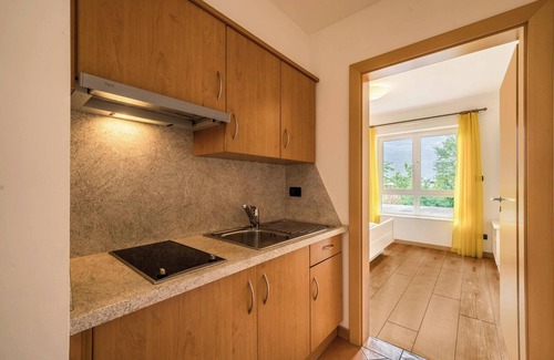 Lana Apartment | Apartment "Weinsepphof 2" with Mountain View, Pool, Wi-Fi, Garden & Balcony