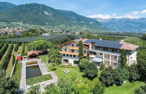 Lana Apartment | Apartment "Weinsepphof 4" with Mountain View, Pool, Wi-Fi, Garden & Balcony