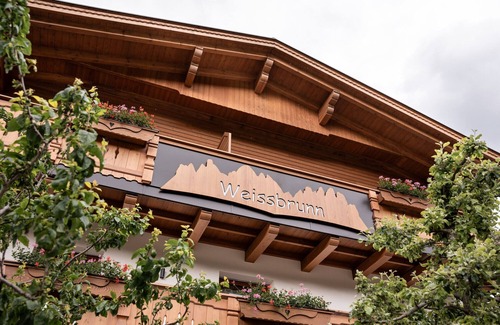 Funes Apartment | Apartment 'Weissbrunn Alexander' with Mountain View, Shared Terrace and Wi-Fi