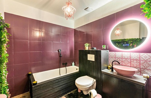 Ostviertel Apartment | Apartment 'Wellness Suite Mit Whirpool, Sauna' with Wi-Fi