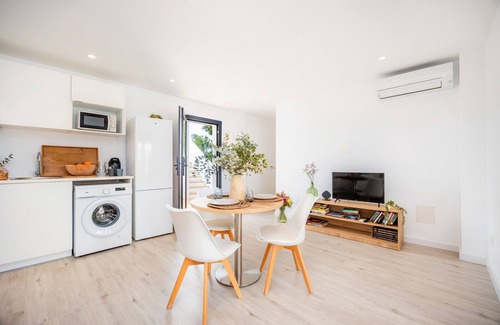 Cala d'Or Apartment | Apartment 'White Suites' with Shared Pool, Wi-Fi and Air Conditioning