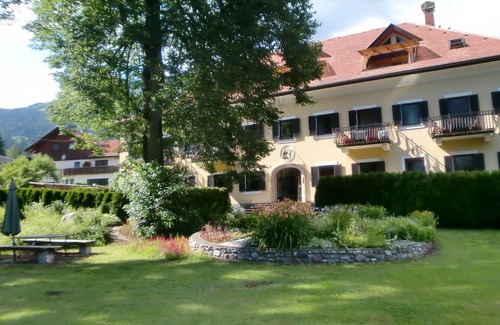 Dellach im Drautal Apartment | Apartment with own Garden (+ lake access at Weissensee)