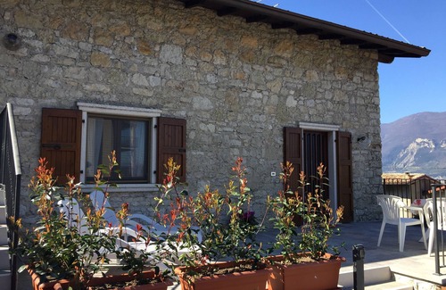 Castelletto Apartment | Apartment with lake view, in a quiet area with garden and terrace
