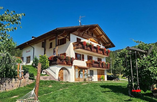 Meltina Apartment | Apartment 'Wiese' with Mountain View, Shared Garden and Wi-Fi