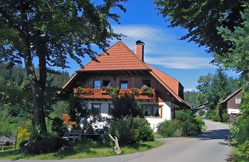 Schramberg Apartment | Apartment 'Wiesenblick' with Shared Terrace, Shared Garden and Wi-Fi