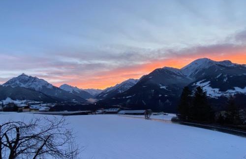Patsch Apartment | Apartment Wiesenhof - NATUR & WEITBLICK über Innsbruck - Ladestation für Elektroautos