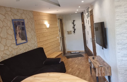 Isola Apartment | Apartment* Wifi * Spacious * Modern *4/5 Persons