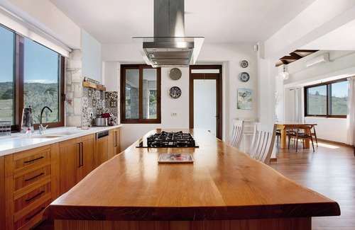 Maries House | Apartment 'Wild Fig Retreat Thalassa and Loft' with Shared Pool, Wi-Fi and Air Conditioning