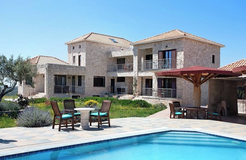 Maries Apartment | Apartment 'Wild Fig Retreat Sirocco' with Shared Pool, Wi-Fi and Air Conditioning