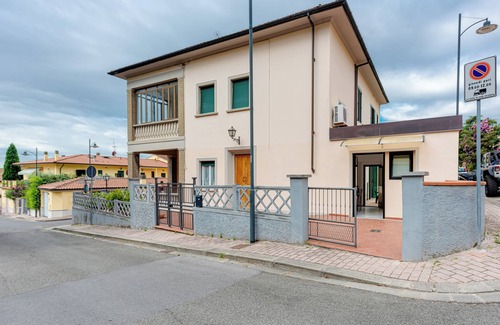 Calenzano Apartment | Apartment "Wilma" with Private Terrace & Wi-Fi