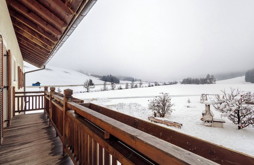 Valle San Silvestro Apartment | Apartment 'Winter' with Mountain View, Shared Garden and Wi-Fi
