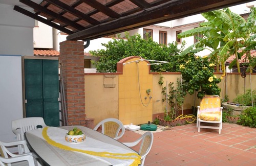 Vigliatore Apartment | Apartment with garden and WiFi 50 meters from the sea