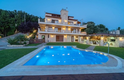 Kaloniktis Apartment | Apartment with 2 bedrooms in Palelimnos with shared pool enclosed garden and WiFi 14 km from the beach
