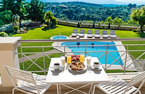 Kaloniktis Apartment | Apartment with 2 bedrooms in Palelimnos with shared pool enclosed garden and WiFi 14 km from the beach