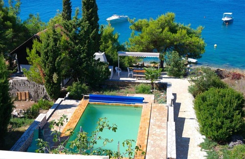 Zdrelac Apartment | Apartment with 2 bedrooms and 2 bathrooms/WC with pool and private beach by the sea,